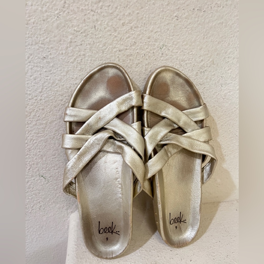 Beek metallic Gold Leather crisscross Slide Sandal. Gold. Women Size 9
